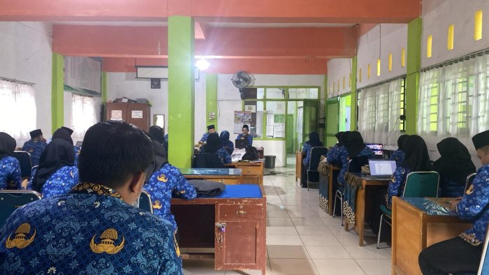 MAN 2 Sungai Penuh Gelar Rapat Evaluasi Guru dan Persiapan Ujian
