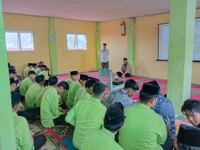 Kepala MAN 2 Sungai Penuh Pimpin Yasinan dan Beri Pesan Motivasi