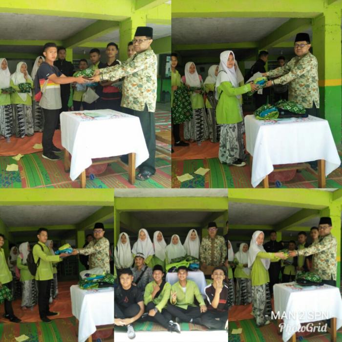 SUMBANGAN BERUPA PAKAIAN SEKOLAH DARI SISWA-SISWI KELAS XII MAN 2 SUNGAI PENUH