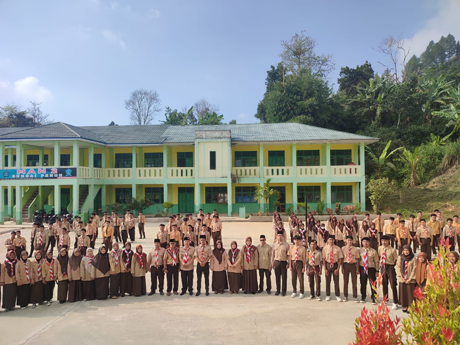 SEMANGAT HARI PRAMUKA, MAN 2 SUNGAI PENUH ADAKAN UPACARA