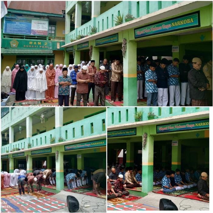 SELURUH GURU DAN SISWA â€“ SISWI MAN 2 SUNGAI PENUH MELAKSANAKAN SHOLAT HAJAT