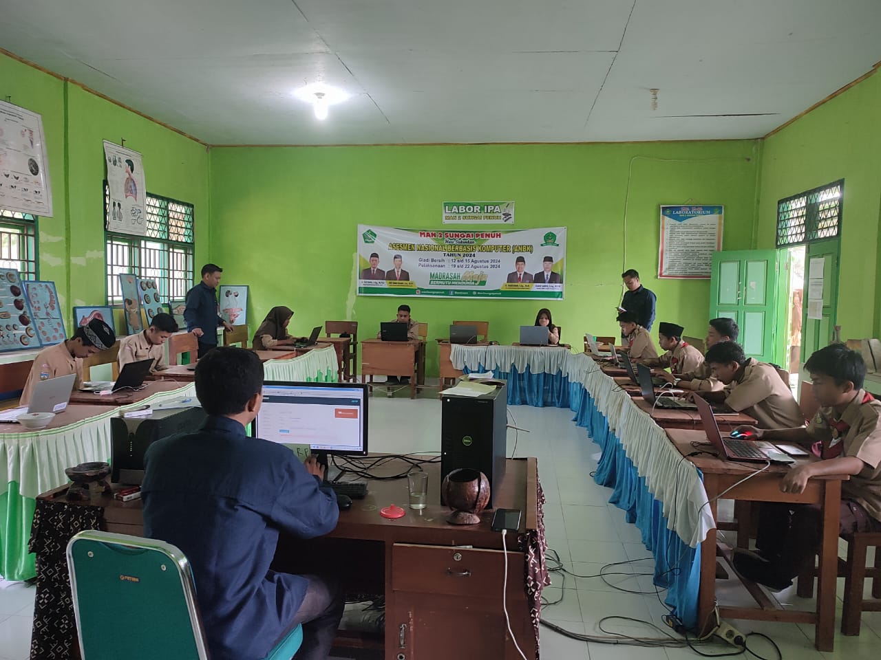 SIMULASI ANBK DIMAN 2 SUNGAI PENUH BERJALAN LANCAR