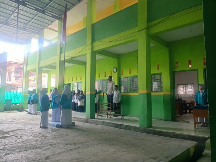 Pembina Upacara MAN 2 Sungai Penuh sampaikan Kedisiplinan dan Semangat Berprestasi