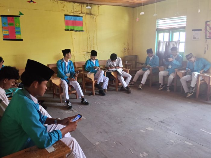 Ujian Semester Genap Hari Kelima di MAN 2 Sungai Penuh Berjalan Lancar