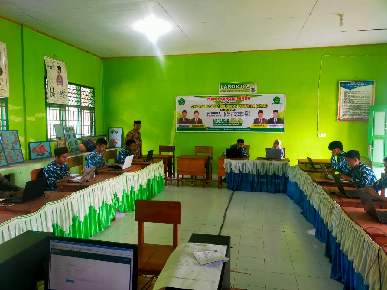 PELAKSANAAN ANBK MAN 2 SUNGAI PENUH BERJALAN SUKSES