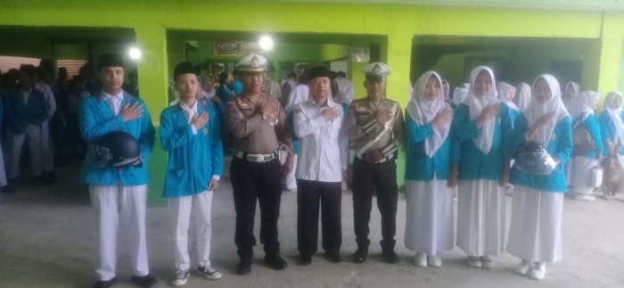 Kapolres Kerinci Sampaikan Arahan di Upacara MAN 2 Sungai Penuh