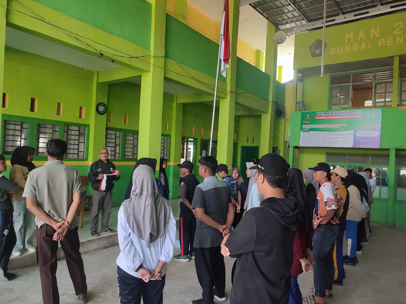 MAN 2 Sungai Penuh Siap Sambut HUT RI ke-80 dengan Latihan Barisan Indah