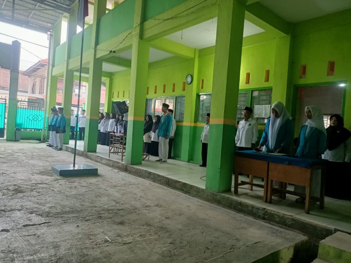 Pelaksanaan Upacara Bendera di MAN 2 Sungai Penuh berjalan Lancar Pelaksanaan Upacara Bendera di MAN 2 Sungai Penuh berjalan Lancar