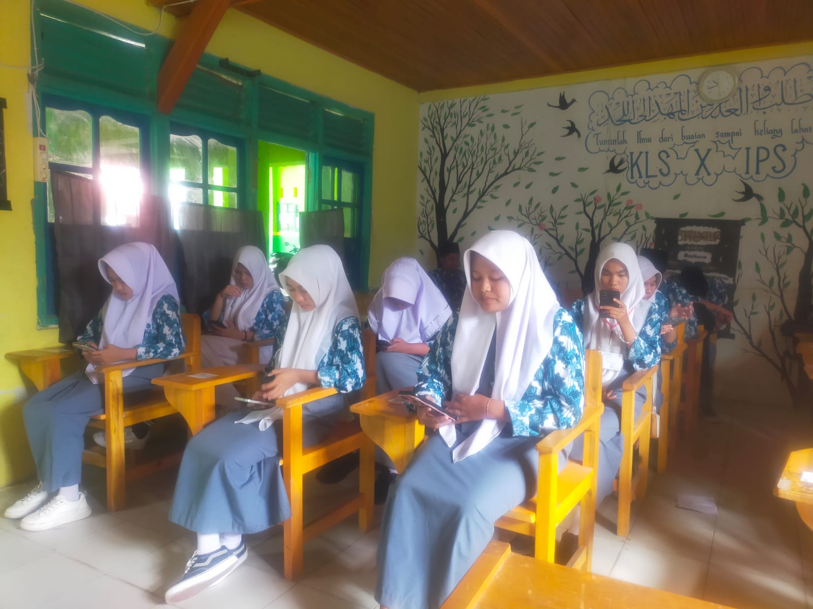 PENUH SEMANGAT SISWA-SISWI MAN 2 SUNGAI PENUH LAKSANAKAN UJIAN SEMESTER GANJIL HARI KE 3