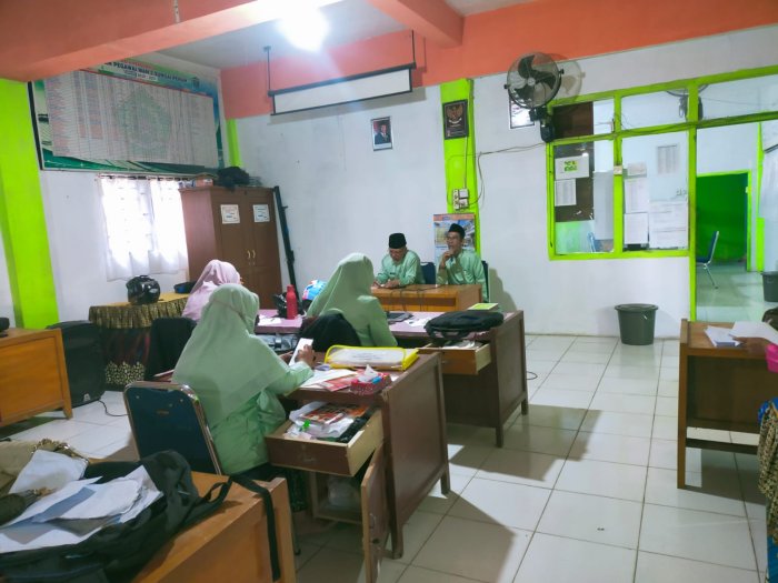 MAN 2 Sungai Penuh adakan Rapat Evaluasi Guru Tahun 2026