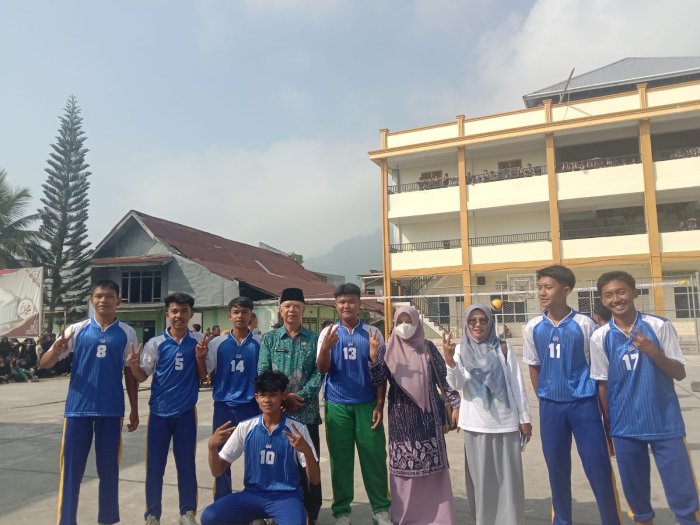 Gemilang di Lapangan, Tim Voli MAN 2 Sungai Penuh Juara Kompas Madrasah se-Kota Sungai Penuh Gemilang di Lapangan, Tim Voli MAN 2 Sungai Penuh Juara Kompas Madrasah se-Kota Sungai Penuh