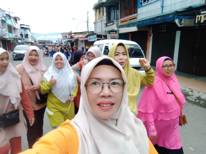 MAN 2 Sungai Penuh Gelar Jalan Santai untuk Kesehatan