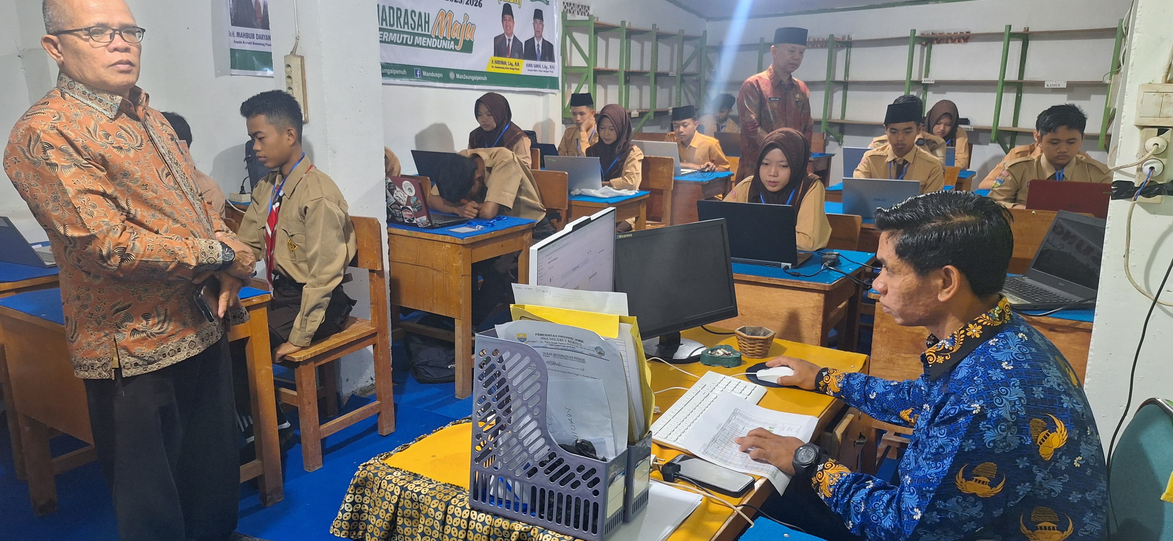 Berjalan Lancar, Hari Kedua MAN 2 Sungai Penuh Sukses Gelar ANBK 2025 