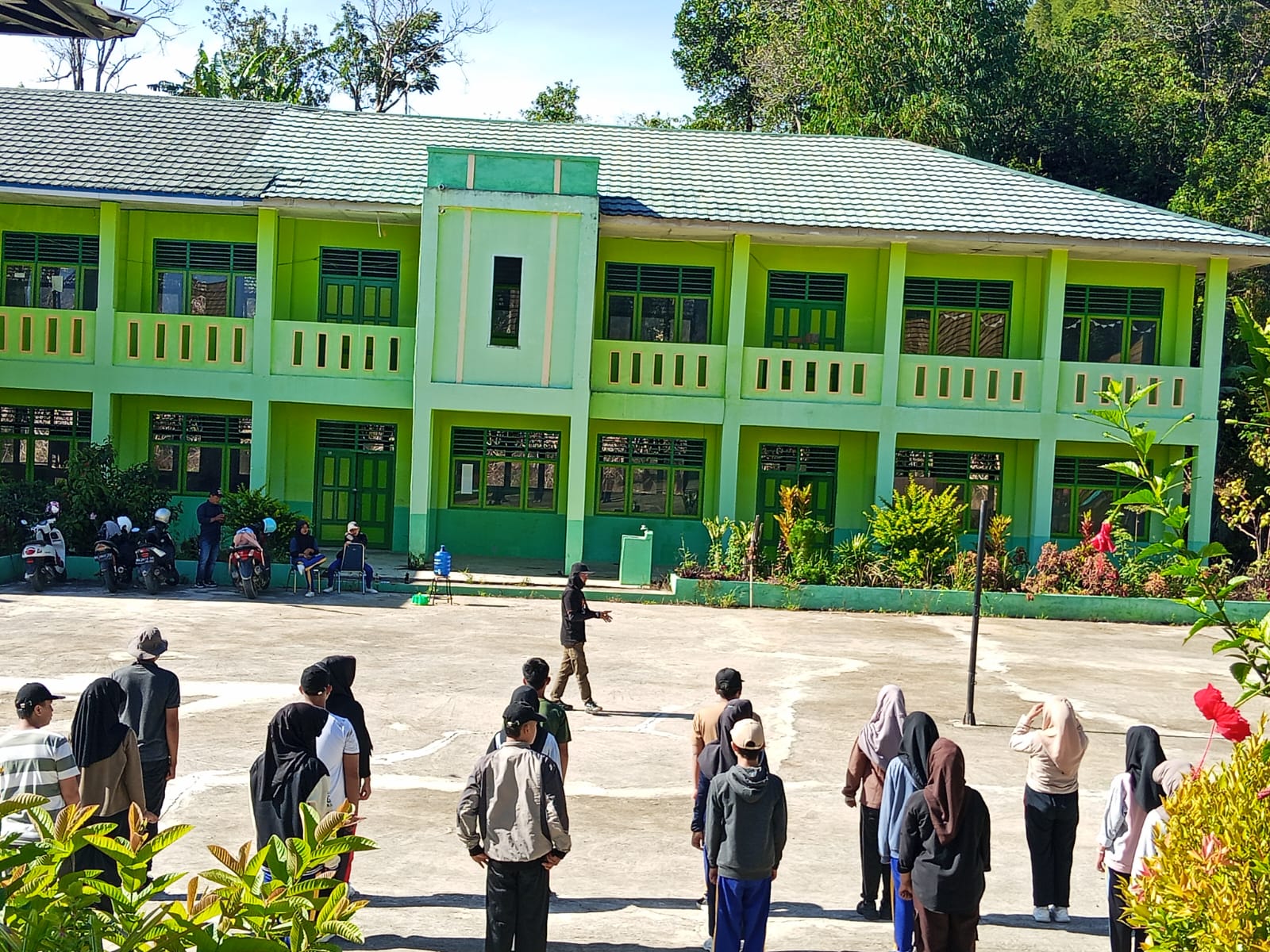 MAN 2 Sungai Penuh Gelar Latihan Barisan Indah Sambut HUT RI ke-80 dengan Semarak