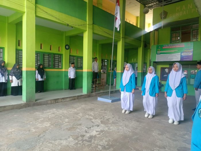 Suasana Hangat warnai Upacara Bendera di MAN 2 Sungai Penuh