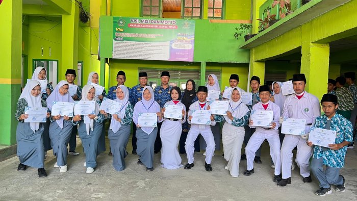 Terima Penghargaan, Siswa MAN 2 Sungai Penuh Siap Kompetisi di OMI Tingkat Provinsi