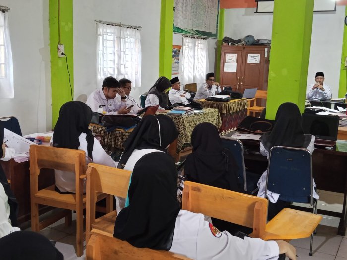 Penuh Semangat, MAN 2 Sungai Penuh Gelar Rapat tingkatkan semangat dan kualitas kerja