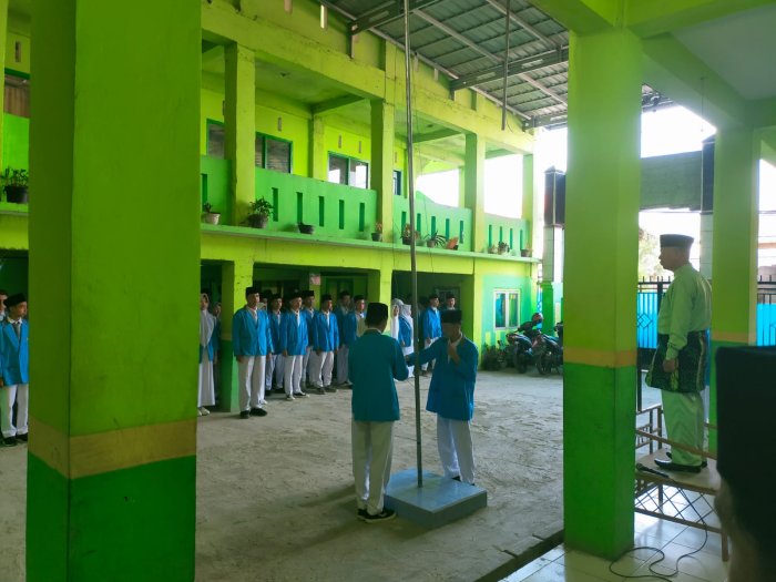 MAN 2 Sungai Penuh Gelar Upacara Bendera Awal Semester Genap Tahun 2026
