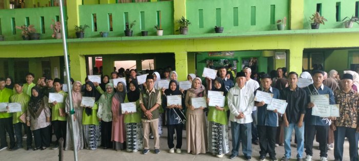 Penerimaan Rapor Semester Ganjil Tahun Ajaran 2025/2026 MAN 2 Sungai Penuh