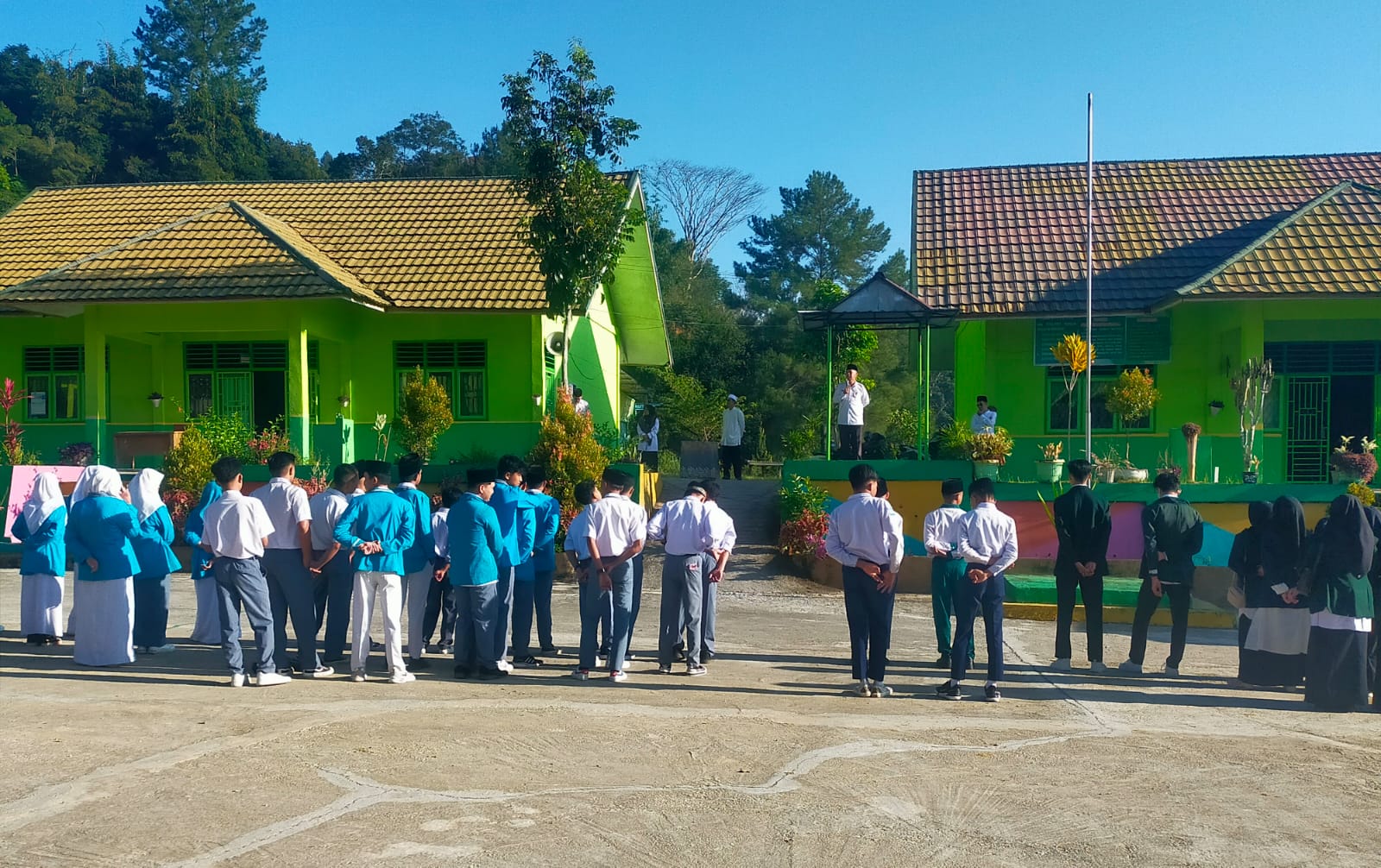 MAN 2 SUNGAI PENUH  TERIMA MAHASISWA PPL DARI IAIN KERINCI.