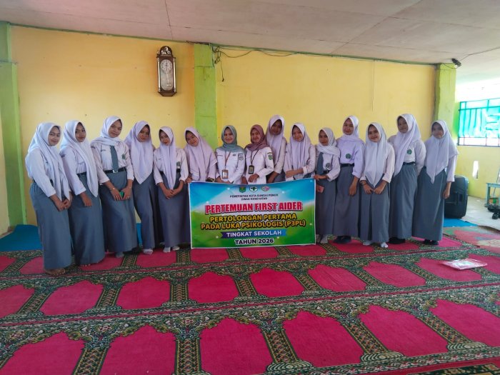 Pembina PMR Ibu Khusnul Armadena dampingi Siswa Sosialisasi P3PL di MAN 2 Sungai Penuh