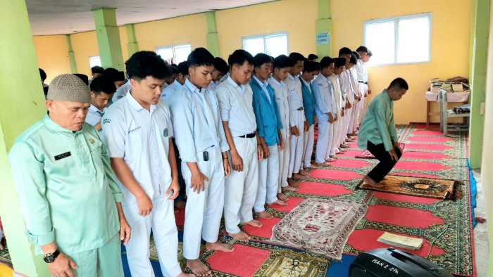 MAN 2 Sungai Penuh Rutin Gelar Salat Ashar Berjamaah Sebagai Bentuk Komitmen Menjadi Madrasah berprestasi