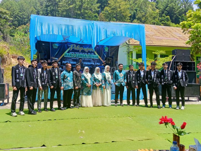 Pelepasan Siswa Kelas XII MAN 2 Sungai Penuh Tahun Pelajaran 2025/2026 Berlangsung Sukses