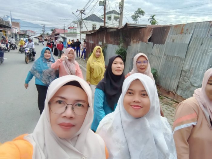 Jalan Santai Rutin Tingkatkan Kebersamaan di MAN 2 Sungai Penuh