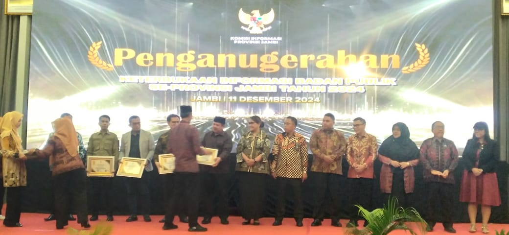KANTOR KEMENTERIAN AGAMA PROVINSI JAMBI RAIH PENGHARGAAN BADAN PUBLIK INFORMATIF