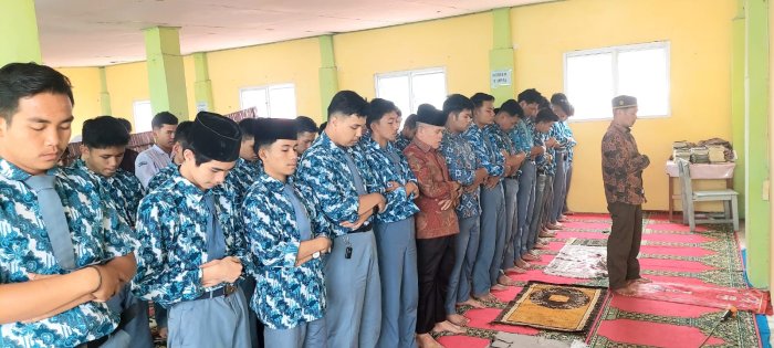 MAN 2 Sungai Penuh Rutinkan Shalat Zhuhur Berjemaah