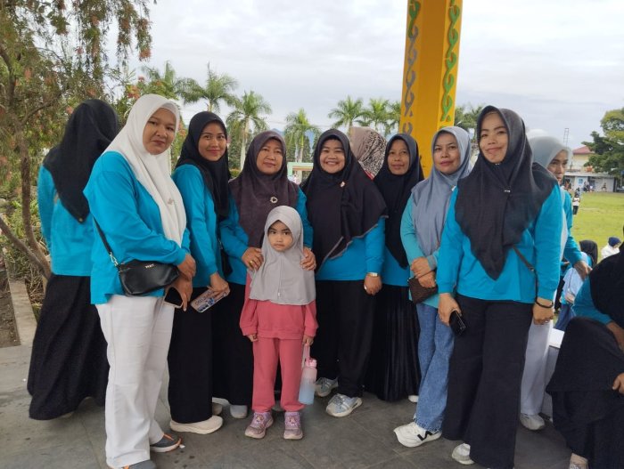 Senam Bersama : MAN 2 Sungai Penuh Meriahkan Hari Guru Nasional Tahun 2025