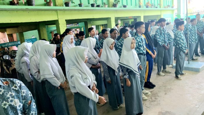 Siswa XI IPA 1 MAN 2 Sungai Penuh Sampaikan Kultum Berbakti kepada Orang Tua