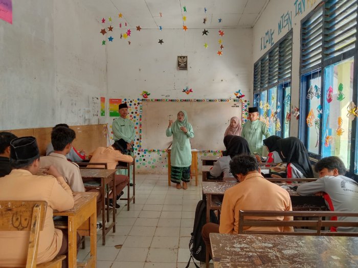 Penuh Semangat, Sosialisasi PMB MAN 2 Sungai Penuh di MTsN Tanah Kampung berjalan Sukses