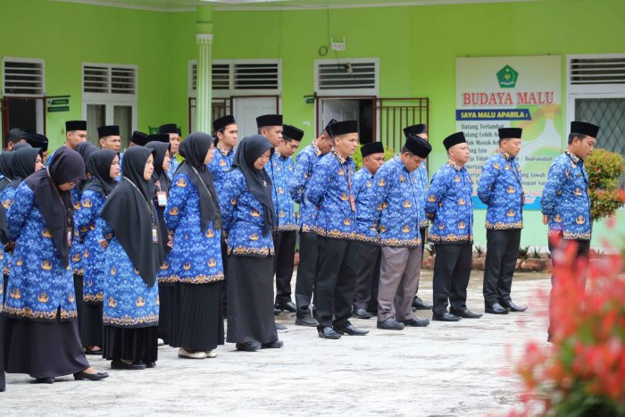 MAN 2 Sungai Penuh Pimpin Upacara Hari Kesadaran Nasional