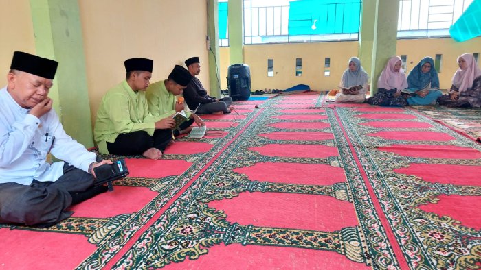 Kepala MAN 2 Sungai Penuh Tekankan Disiplin dan Semangat Belajar  Saat Yasinan Rutin