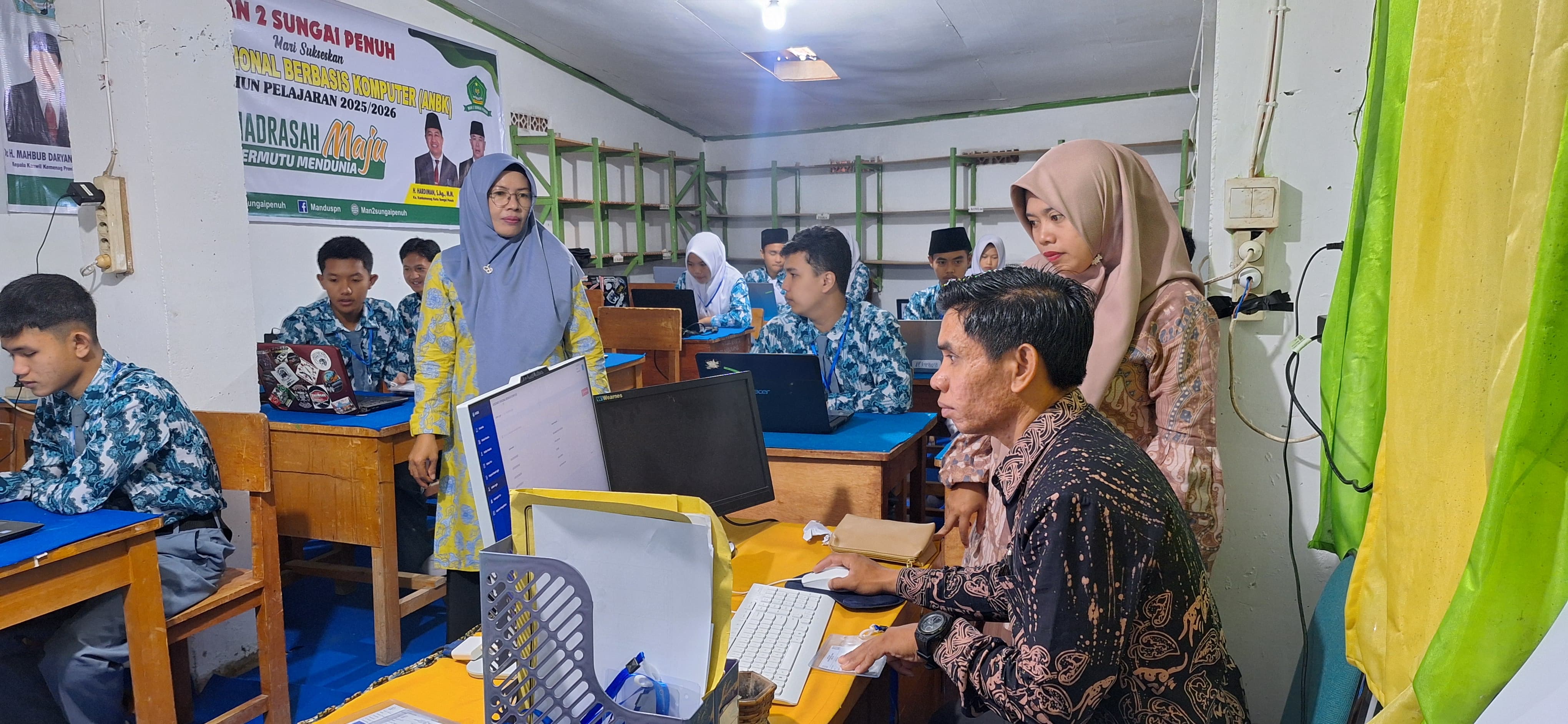 SUKSES, MAN 2 SUNGAI PENUH LAKSANAKAN ANBK TAHUN  2025 HARI PERTAMA